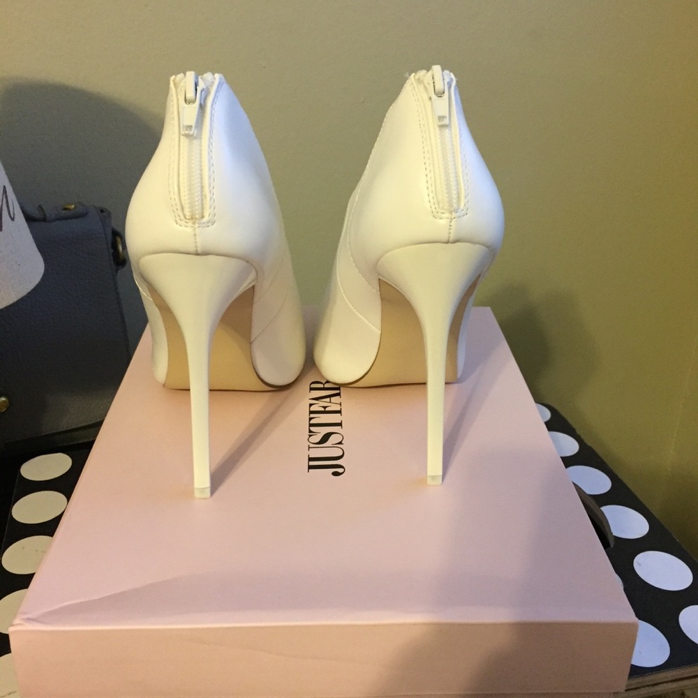 JustFab White Marlo Bootie Size 9 BNIB